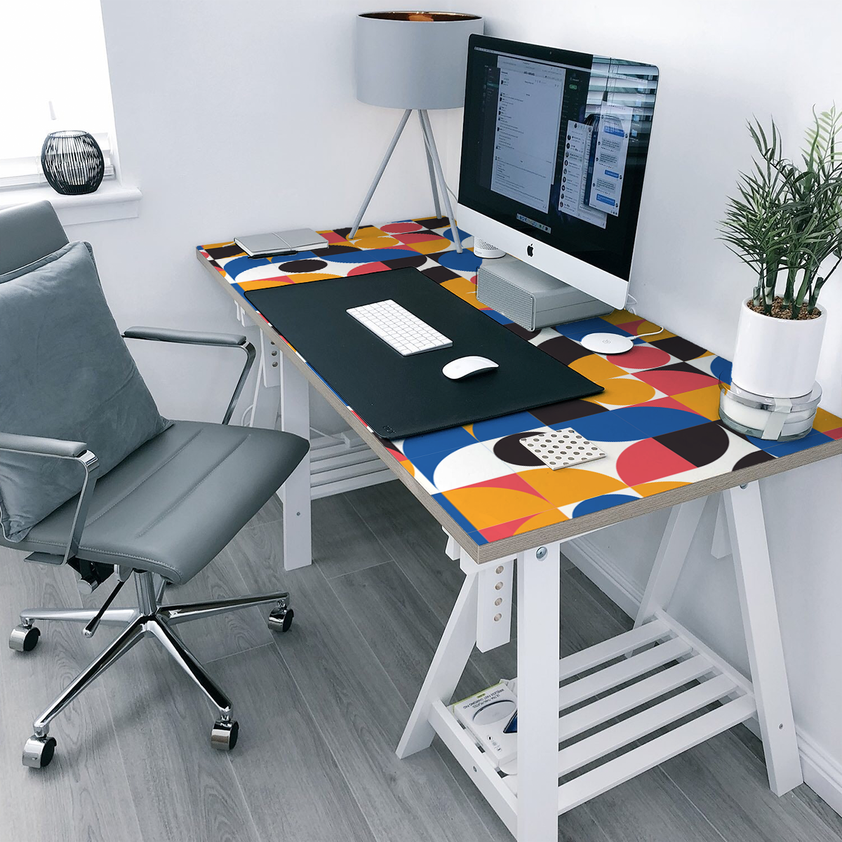 Bayer Farben Wrap on a Desk