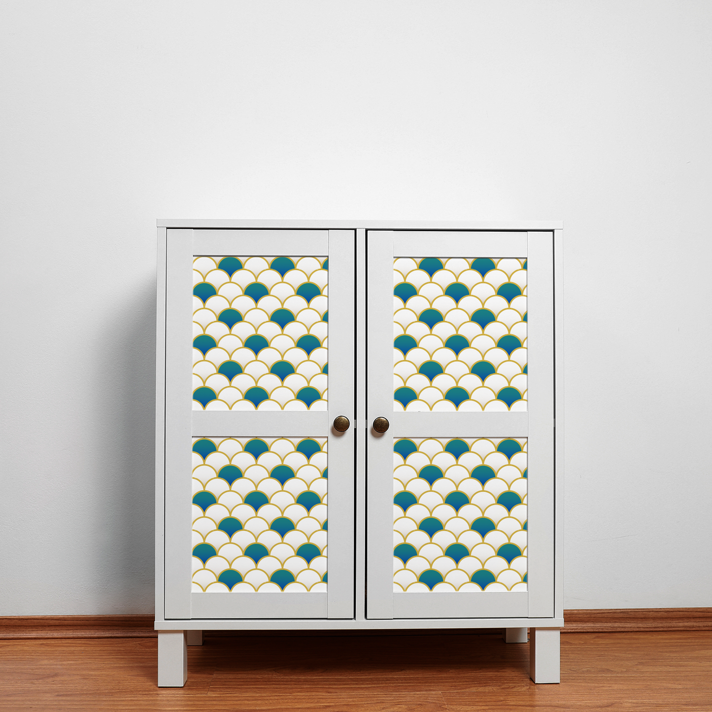 Sonia Meer on a Wardrobe