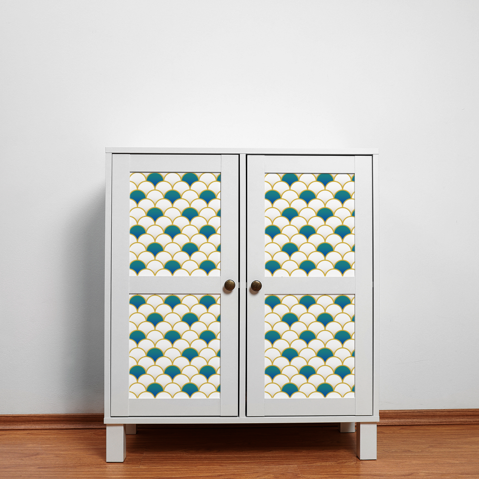 Sonia Meer on a Wardrobe
